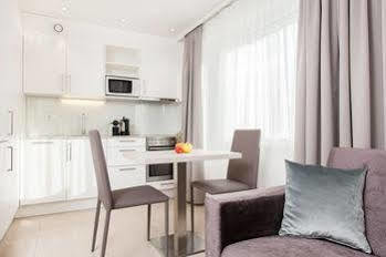 - Lindenstrasse 3* Curych