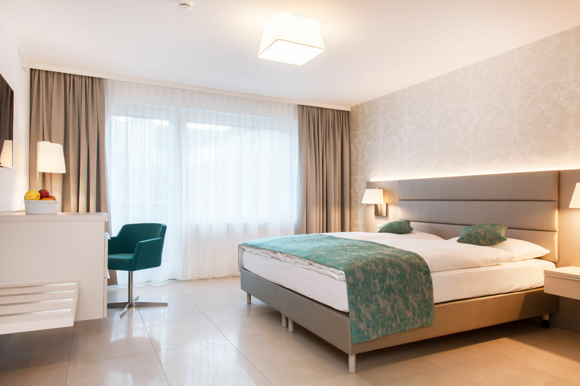- Lindenstrasse 3* Curych